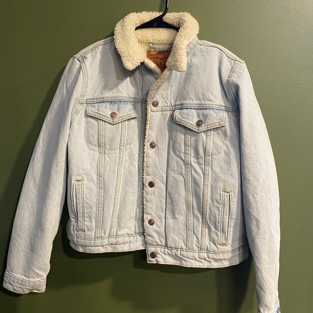 Barely Worn Levi’s Sherpa Trucker Jacket